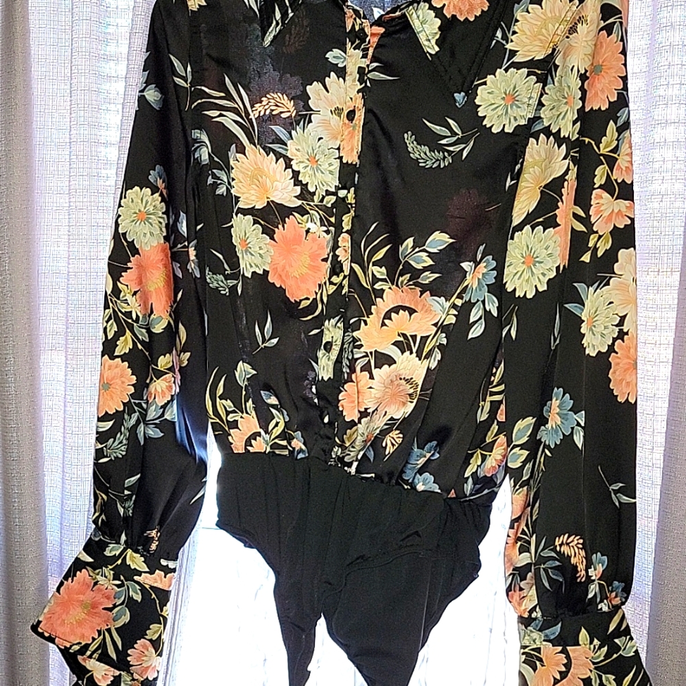 Womens Floral BodySuit Size Large Fashion Nova